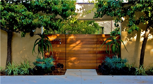 Jackie Dici Blog: Redwood Gate found on Landscaping Network website. 